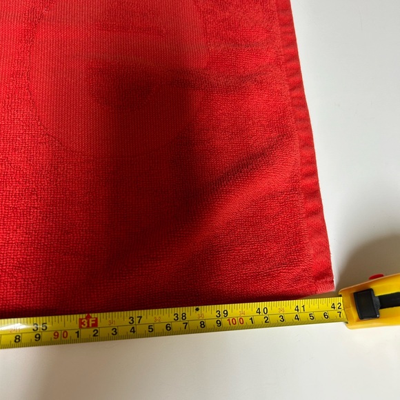 Supreme Tonal Logo Towel - Picture 3 of 6